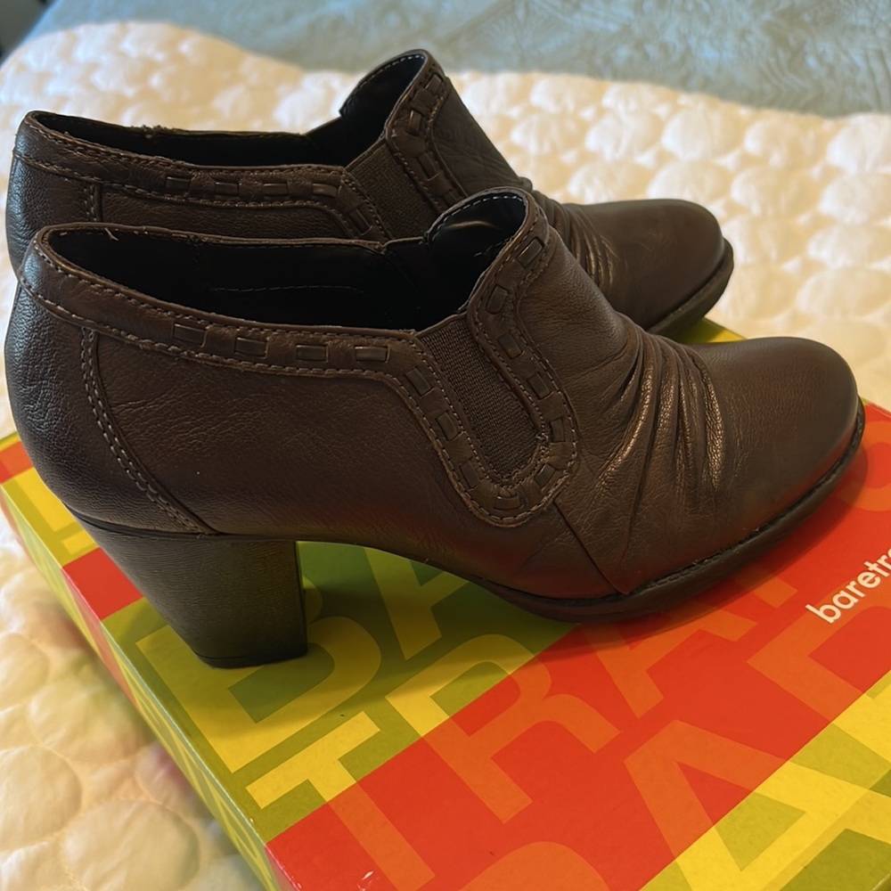 BareTraps “Fallon” brown shoe booties in size 6.5 Medium. - Picture 3 of 9